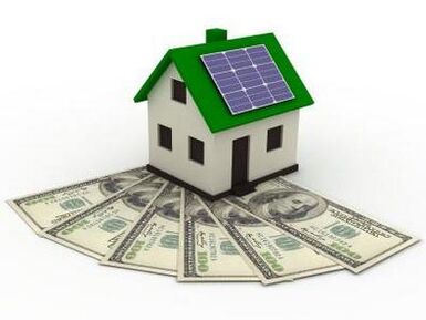 Pannelli solari sul tetto della casa per risparmiare energia